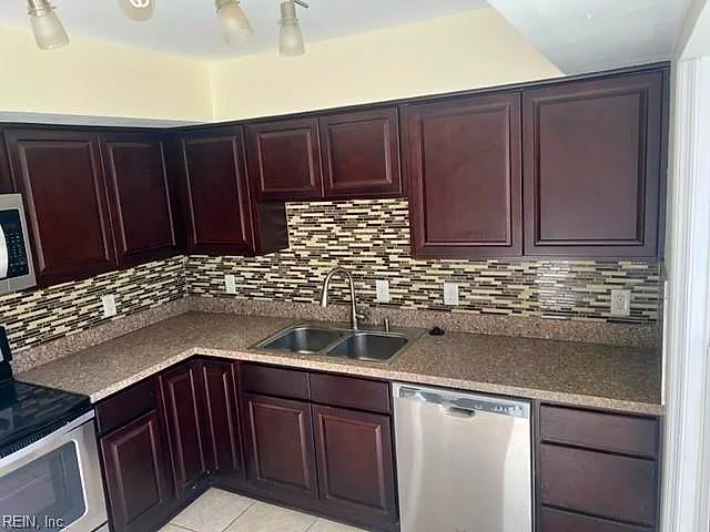 5382 Leicester Ct, Virginia Beach — photo