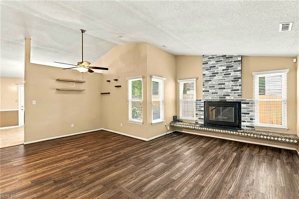 1004 Myrtle Ct, Newport News — photo