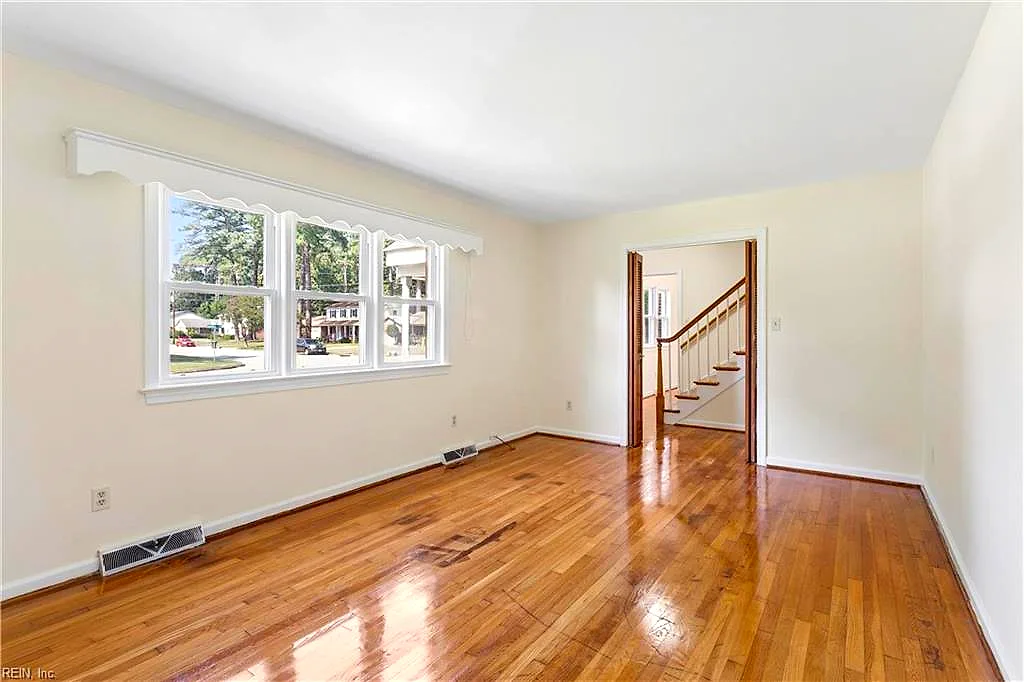 122 Kohler Cres, Newport News — photo
