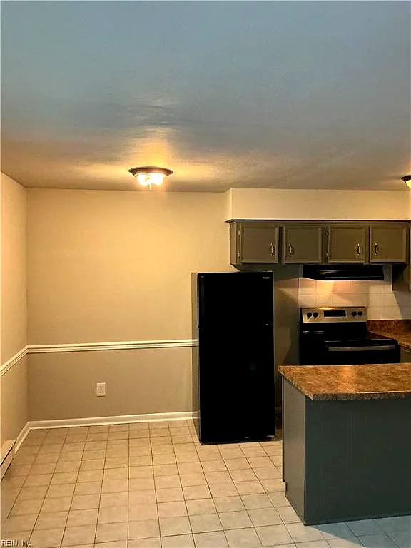 320 Ashlawn Dr #1, Norfolk — photo