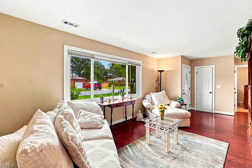 609 Manor Dr, Virginia Beach — photo