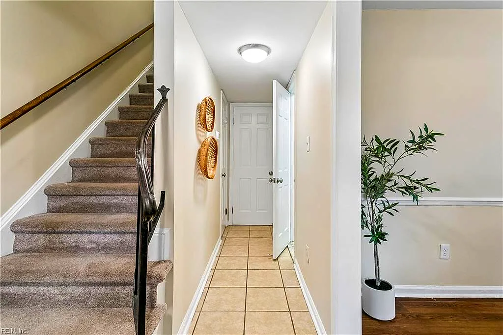 391 Circuit Ln #F, Newport News — photo