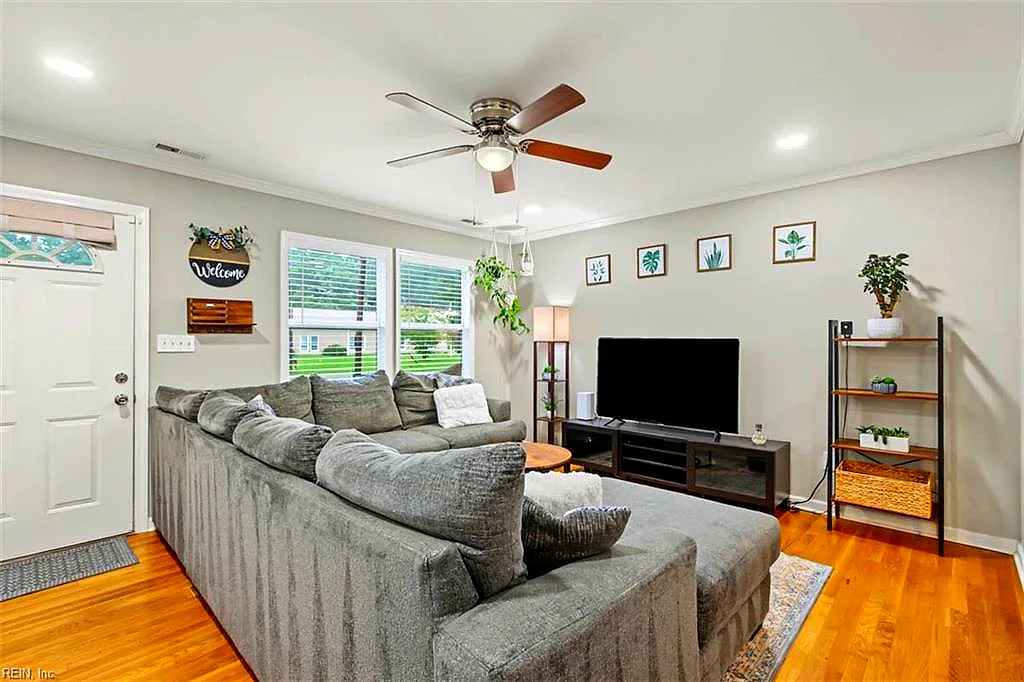 656 Harpersville Rd, Newport News — photo