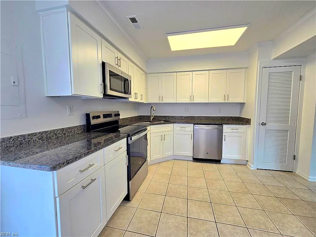 1002 Coastaway Dr, Virginia Beach — photo