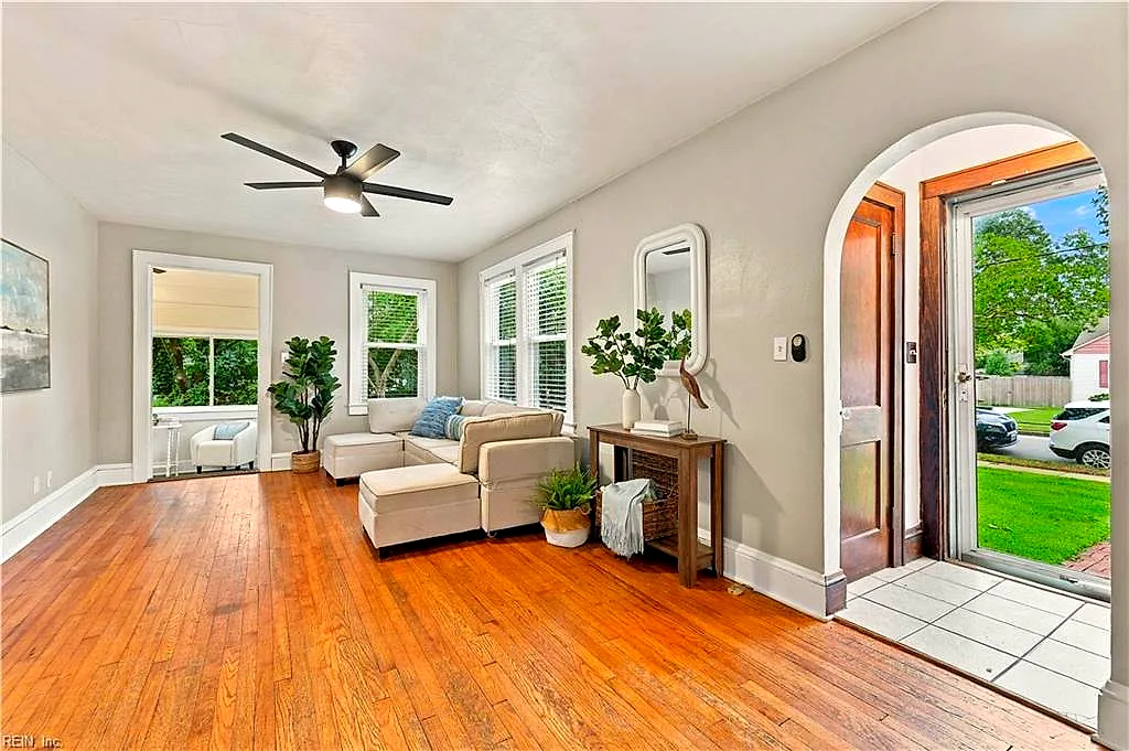 1114 Noble St, Norfolk — photo