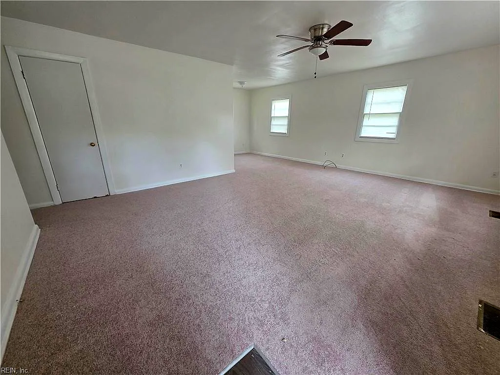 9 Ambrose Ln, Hampton — photo
