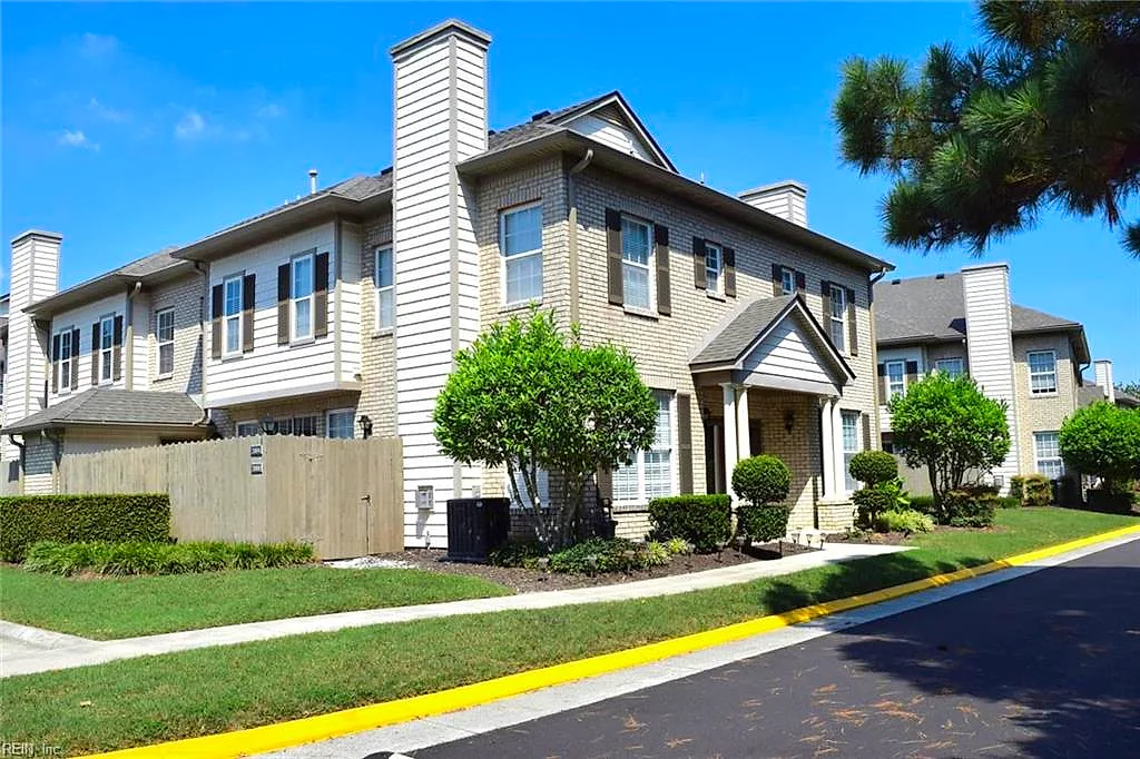 2004 Smallbrooke Ct, Virginia Beach — photo