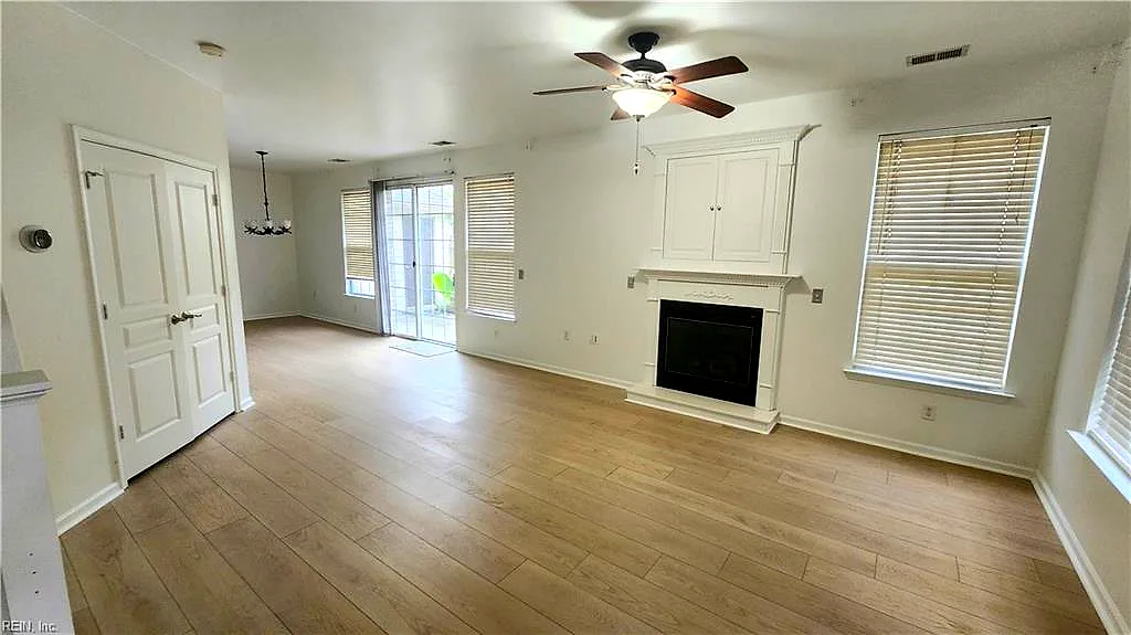 2004 Smallbrooke Ct, Virginia Beach — photo
