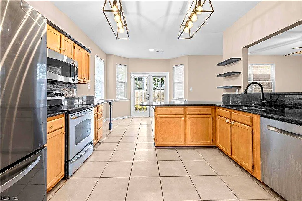 621 Windward Dr, Chesapeake — photo