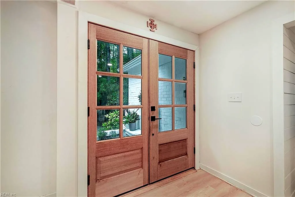 8697 Farys Mill Rd, Gloucester — photo