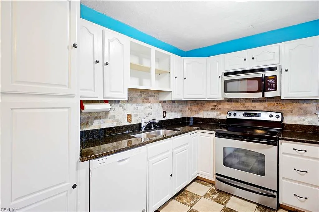 420 Pepper Mill Ln #Lane, Norfolk — photo