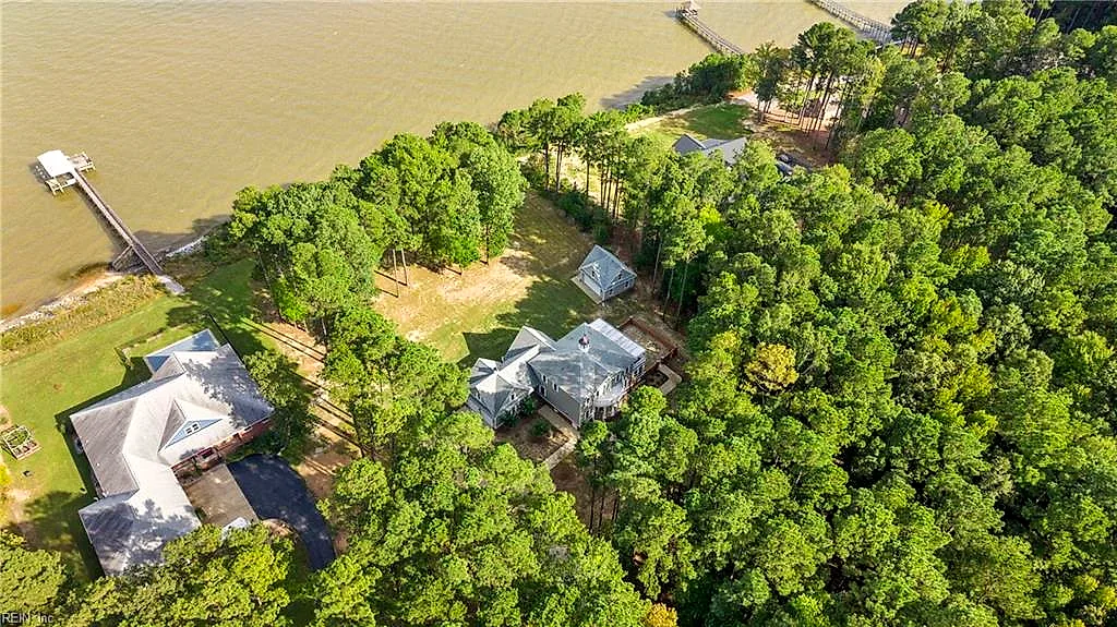 411 Lawnes Neck Dr, Smithfield — photo