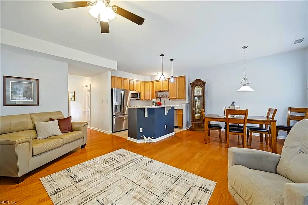 100 Alanna Ct, Yorktown — photo