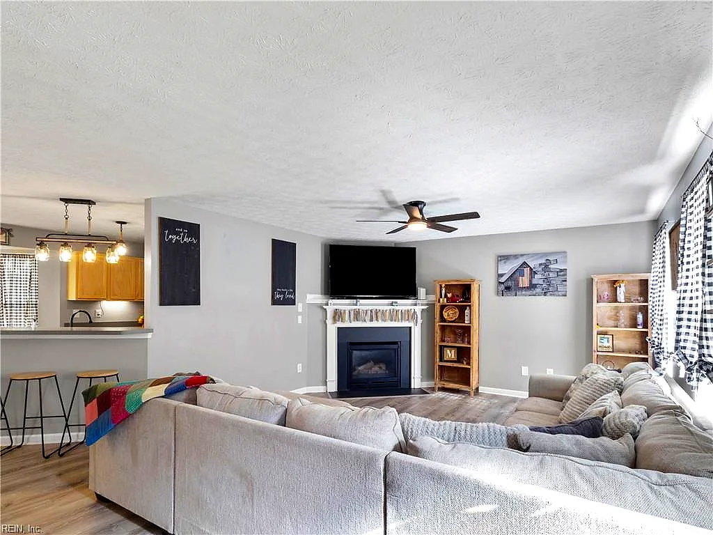 7703 Mainsail Ct, Hayes — photo