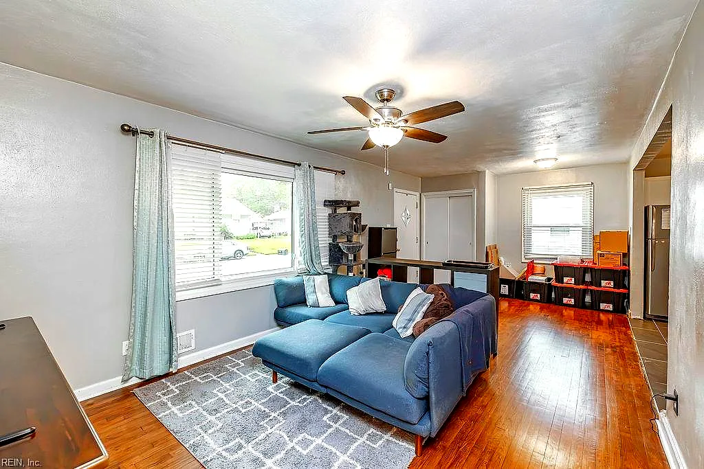 31 Warren Dr, Portsmouth — photo