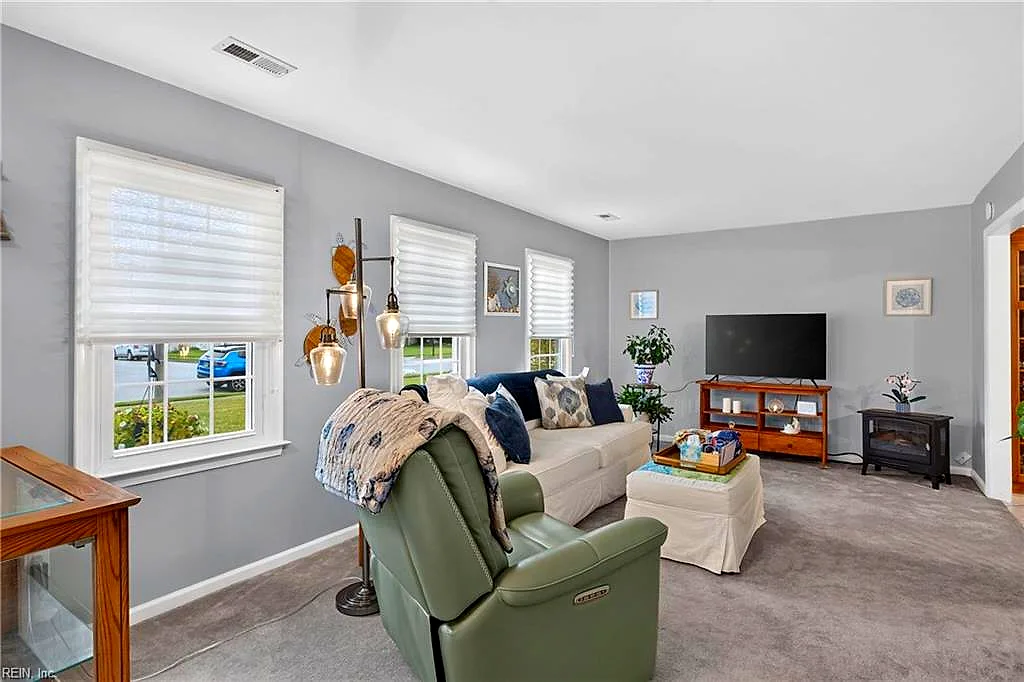 217 Eastlawn Dr, Hampton — photo