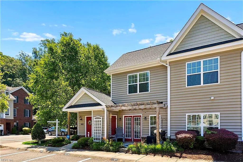 102 Lakeview Cv, Smithfield — photo