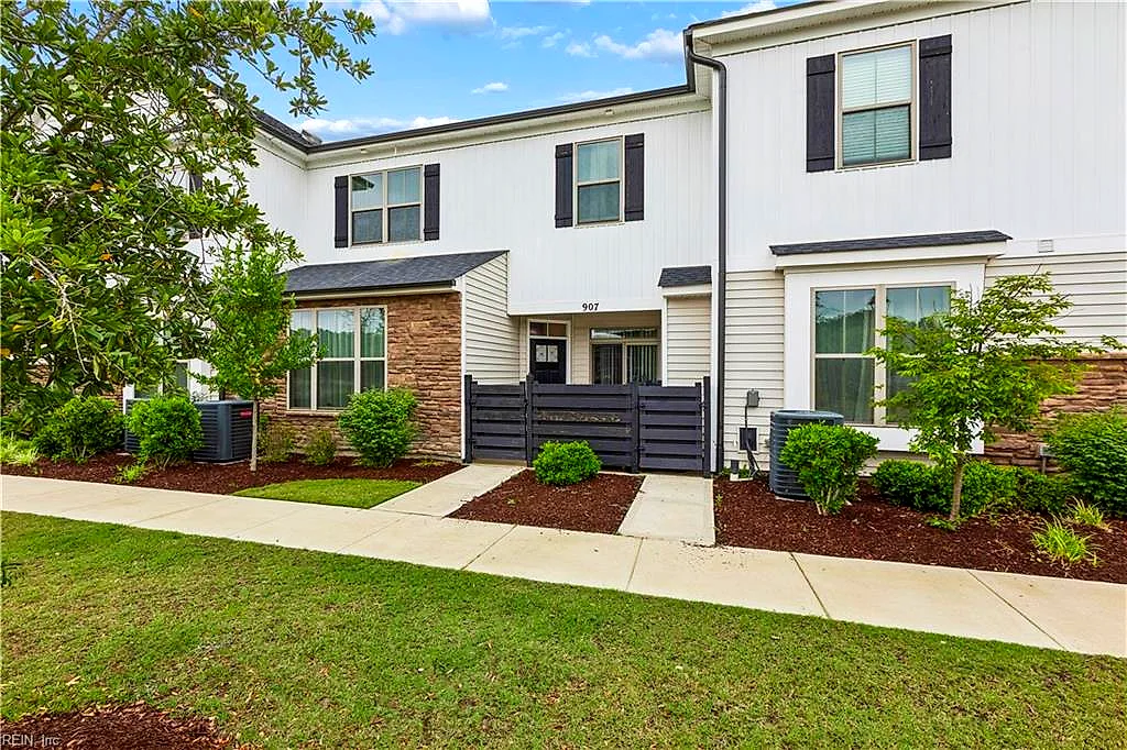 907 Kathy Ann Way W, Carrollton — photo