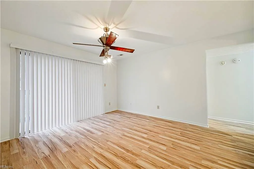 124 Wells Ct, Hampton — photo
