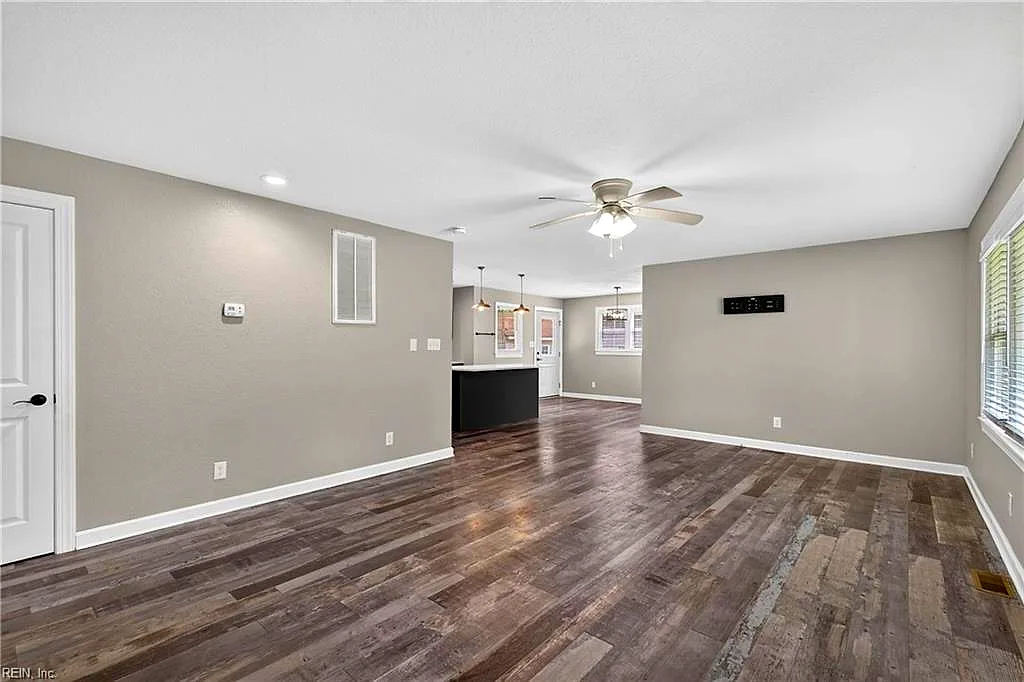 821a N Liberty Spring Rd, Suffolk — photo