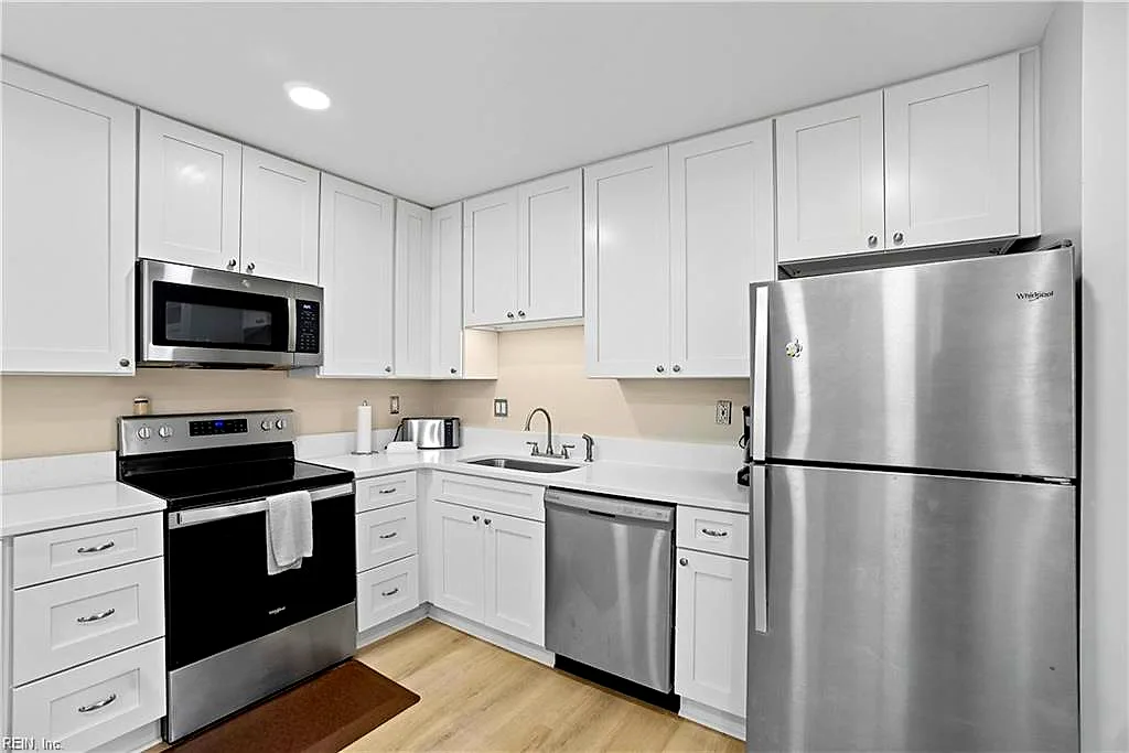 1611 Ocean Bay Dr, Virginia Beach — photo