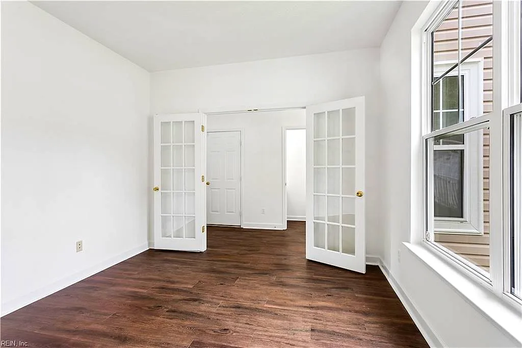 125 Brightwood Ter, Yorktown — photo