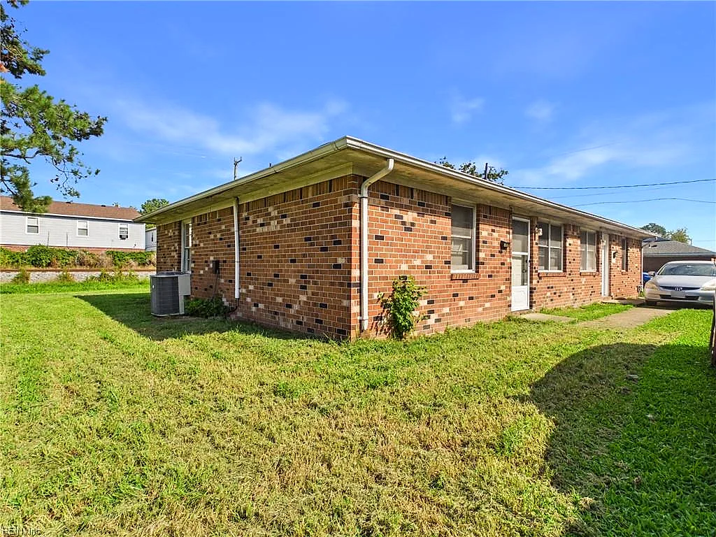 1557 Birch St, Norfolk — photo