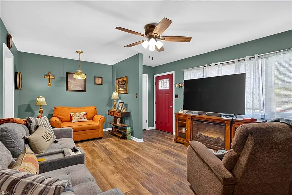 8 Julia Ter, Newport News — photo