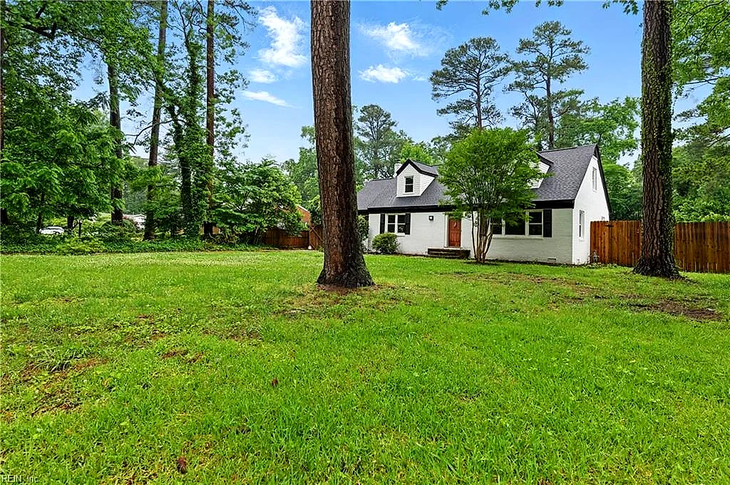 4328 Thoroughgood Dr, Virginia Beach — photo