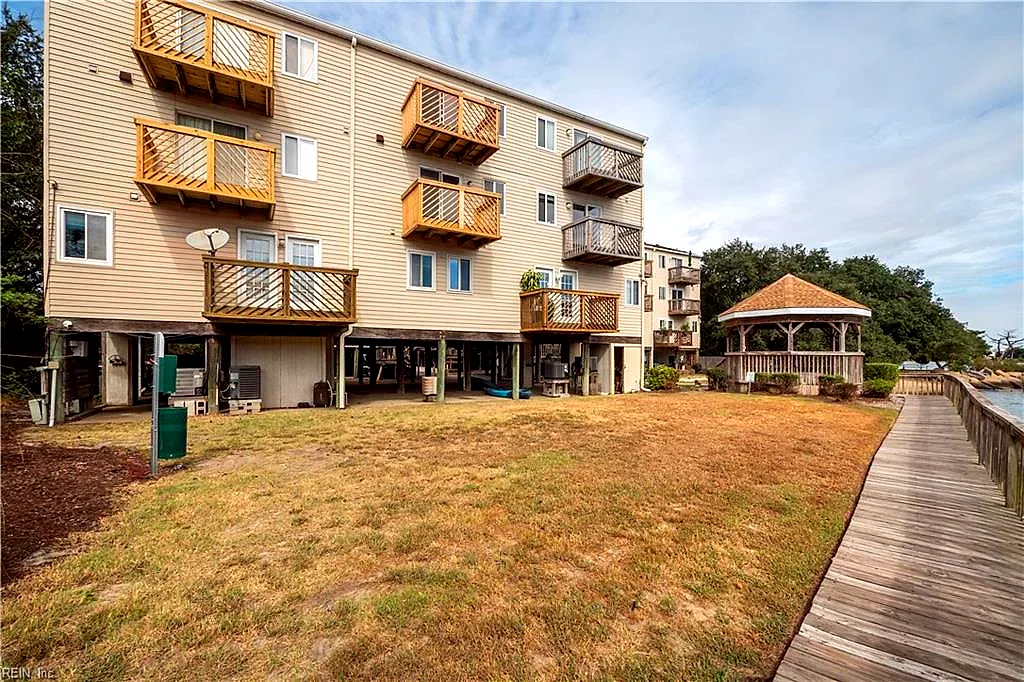 837 Little Bay Ave #4, Norfolk — photo