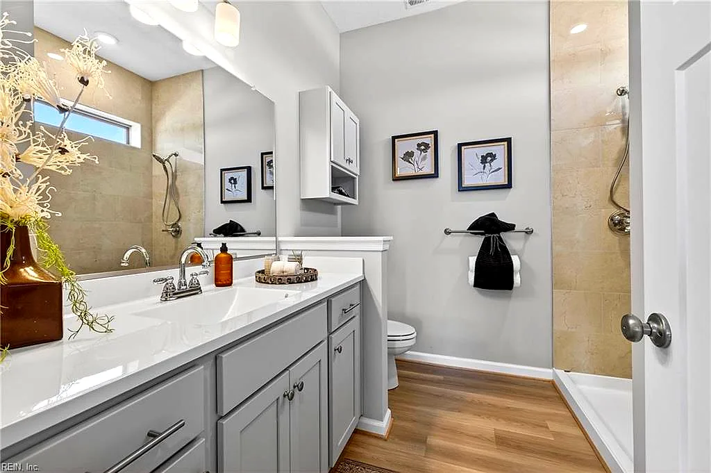 13303 Leighton Way, Suffolk — photo