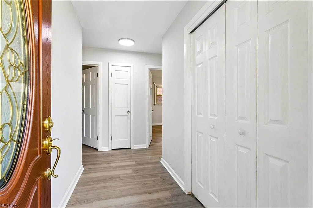 19 Prince James Dr, Hampton — photo