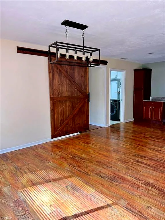 4700 Victory Rd, Virginia Beach — photo
