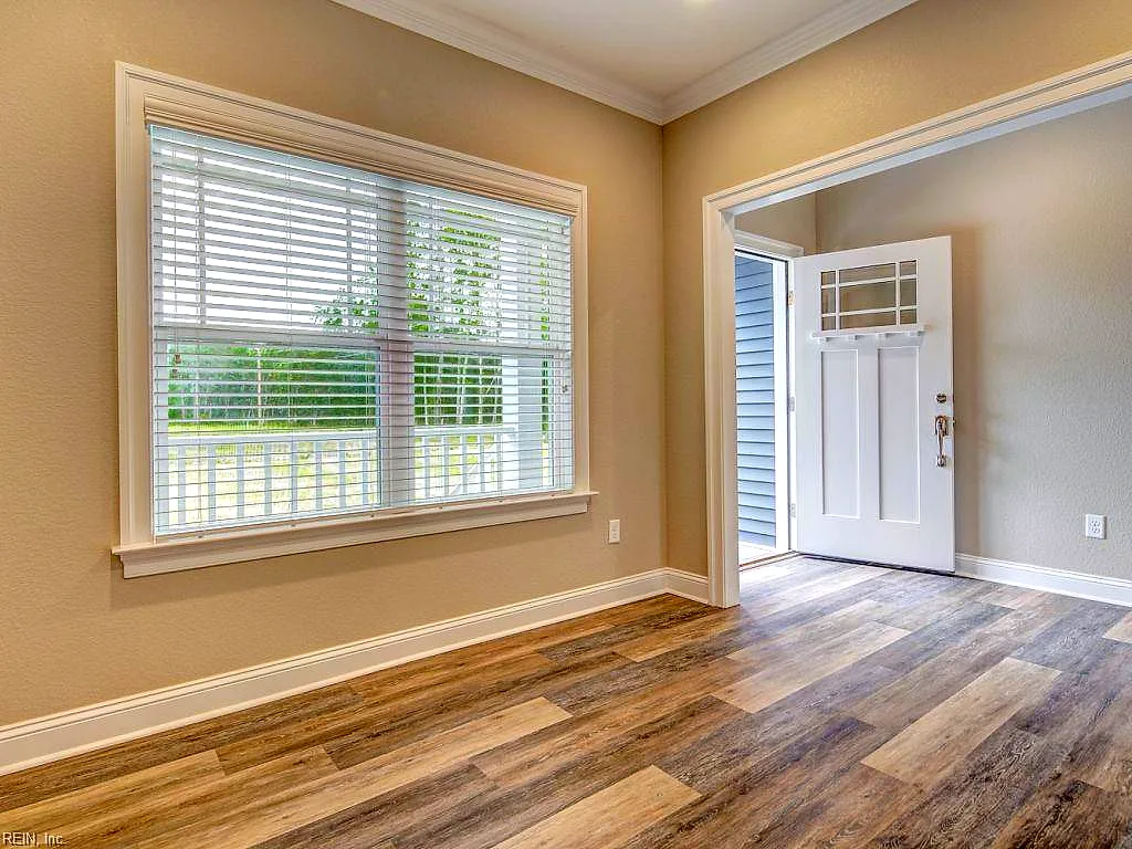 2268 Manning Rd, Suffolk — photo