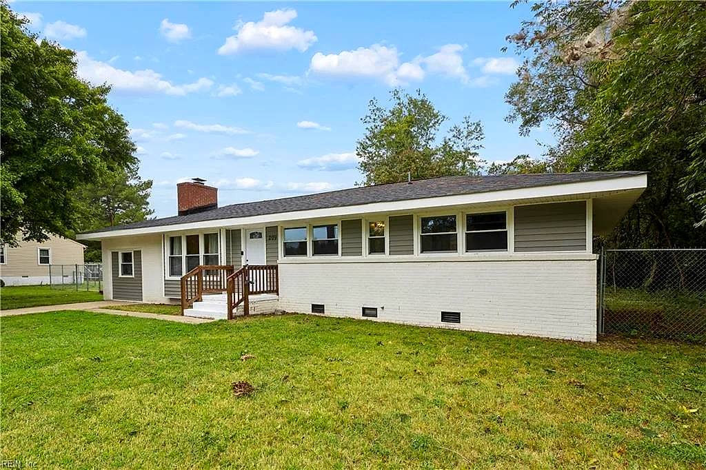 209 Tarleton Bivouac, Williamsburg — photo