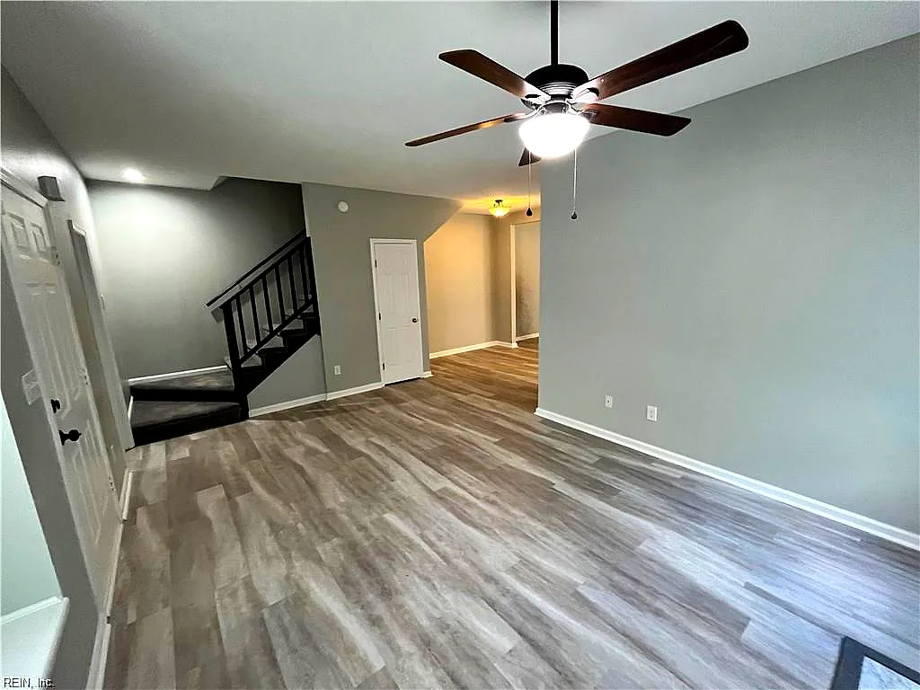 6 Madison Chse, Hampton — photo