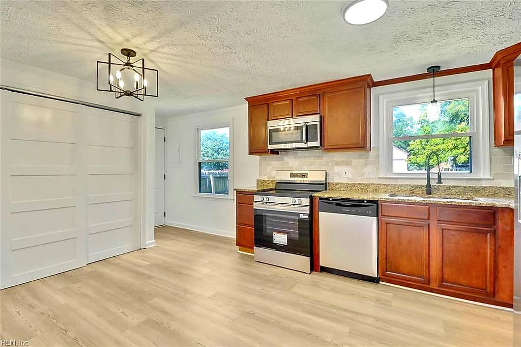 2403 Shell Rd, Hampton — photo