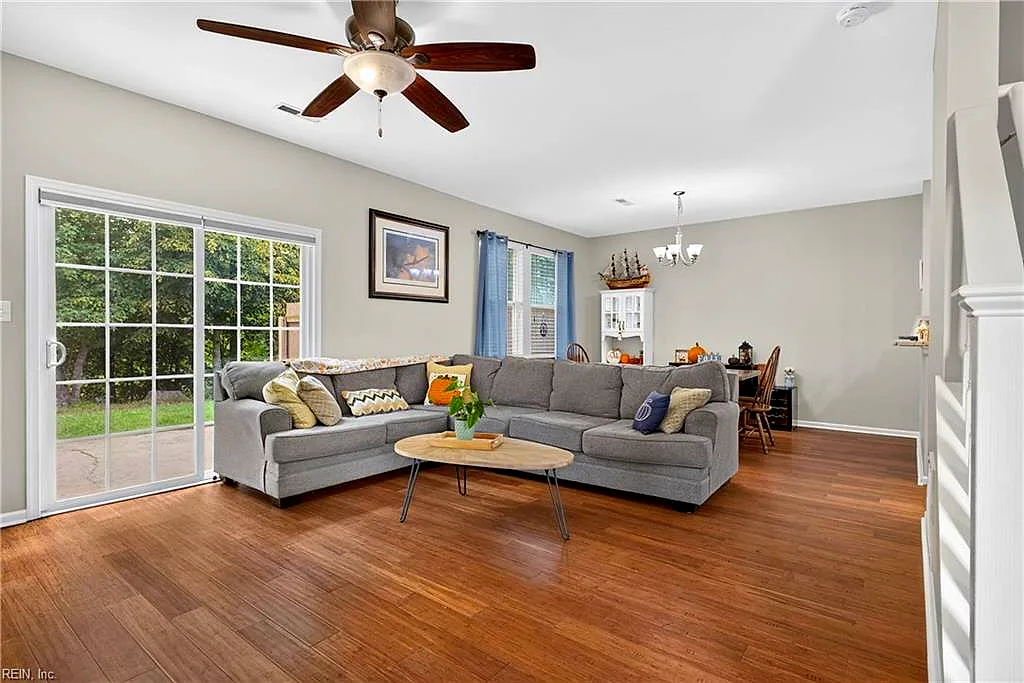 949 Vineyard Pl, Suffolk — photo