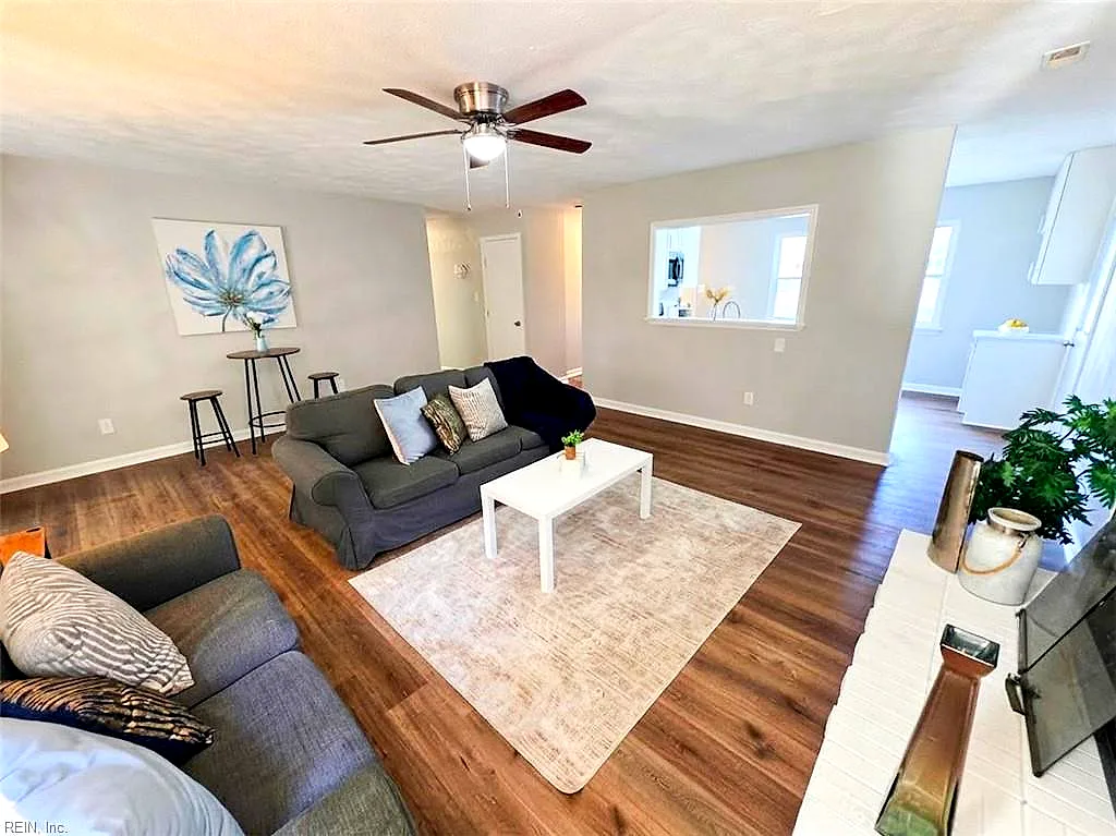 50 Oser Ln, Hampton — photo