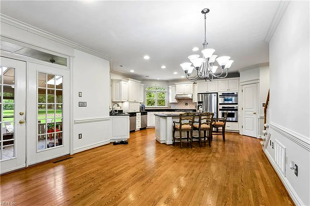 102 Prestwick, Smithfield — photo