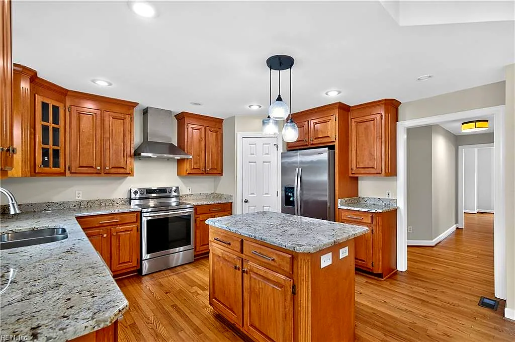 102 Matoaka Turn, Yorktown — photo