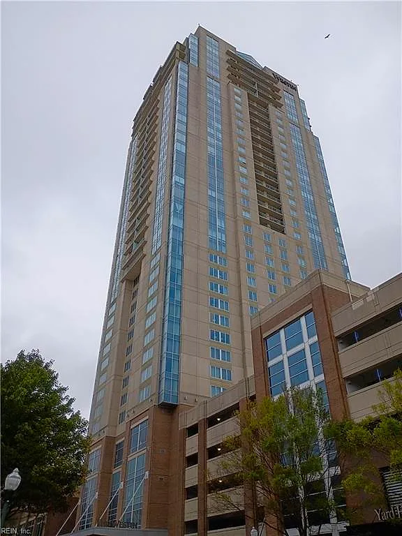 4545 Commerce St #2402, Virginia Beach — photo