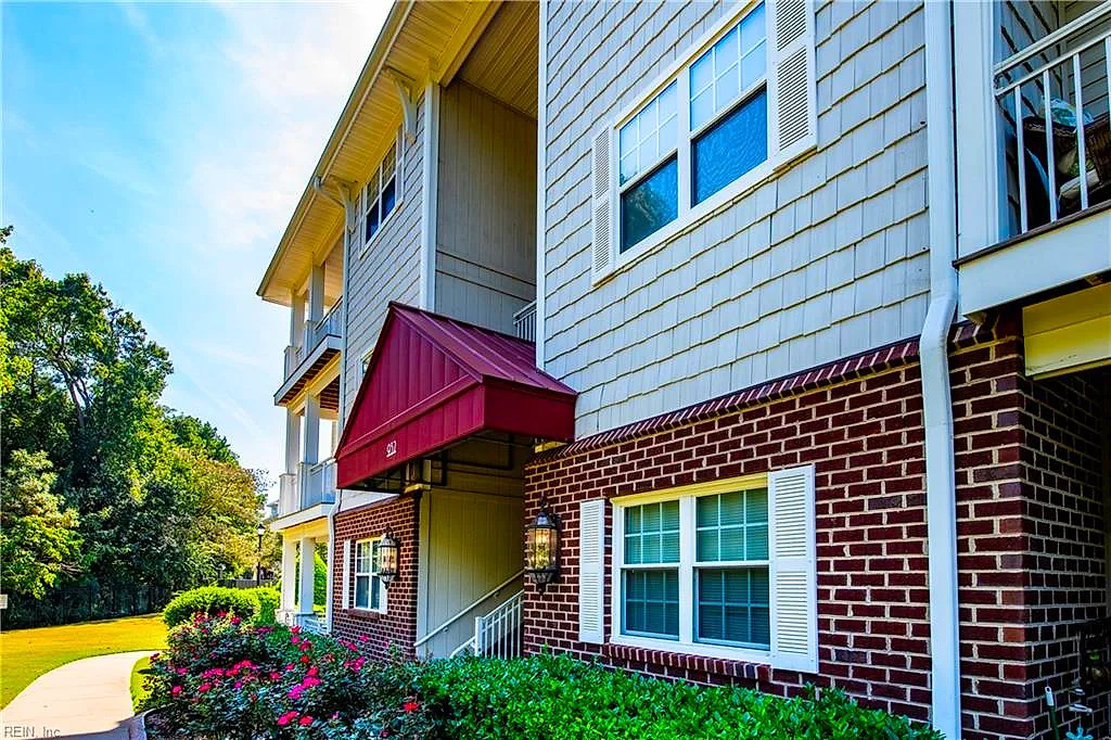 932 Southmoor Dr #305, Virginia Beach — photo