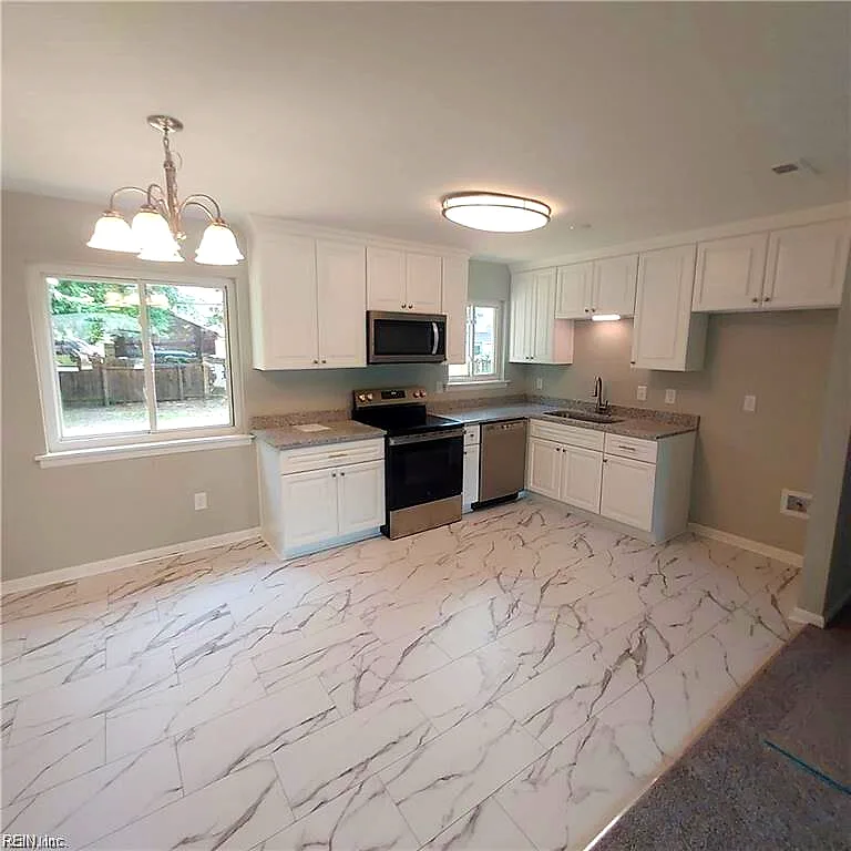 121 Duval Ct, Hampton — photo