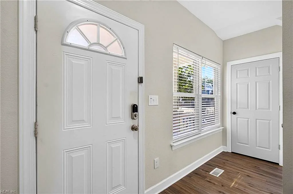 242 Webster Ave Ave, Portsmouth — photo
