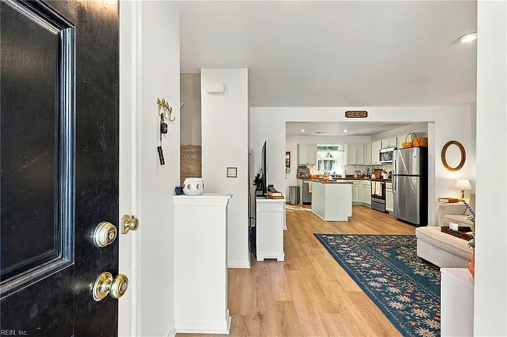 1202 Lakeview Cv, Smithfield — photo