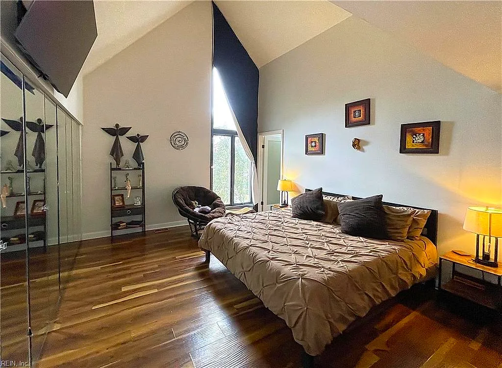 696 Mowbray Arch #830, Norfolk — photo