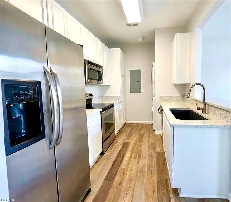 1008 Farrcroft Way, Virginia Beach — photo