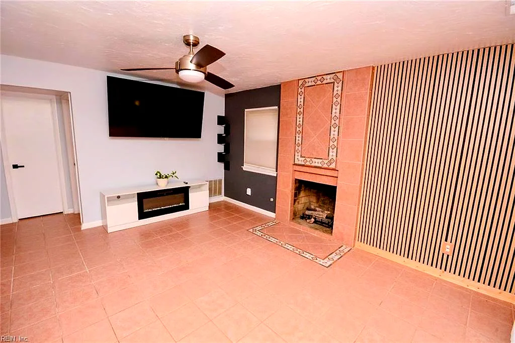 1549 Edgewater Dr, Virginia Beach — photo