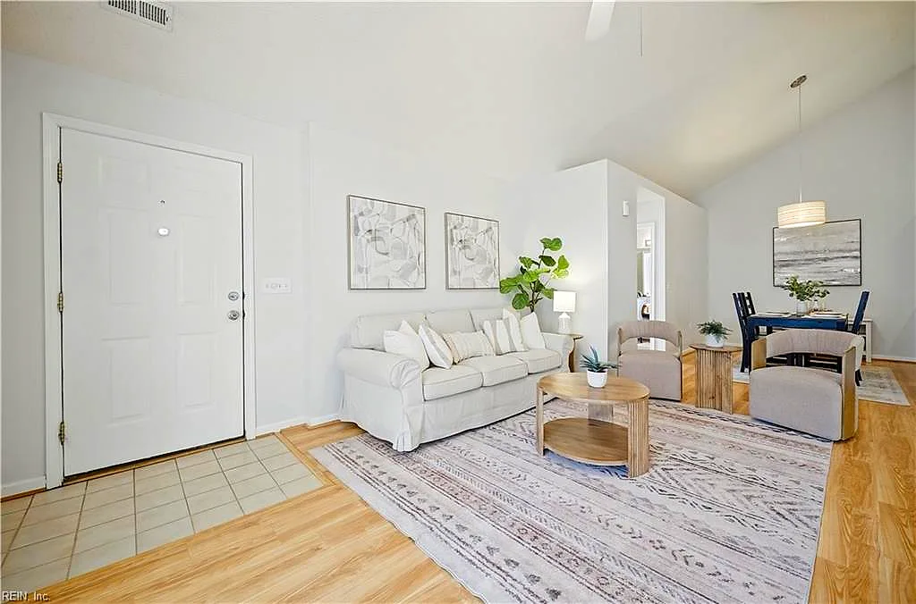 308 Timberline Loop, Yorktown — photo